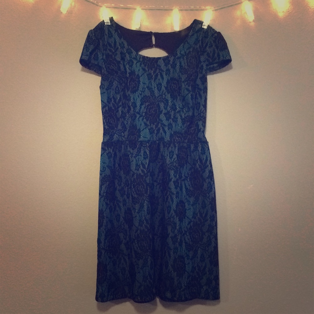 Floral Lace Green & Black Short-Sleeve Small Dress
